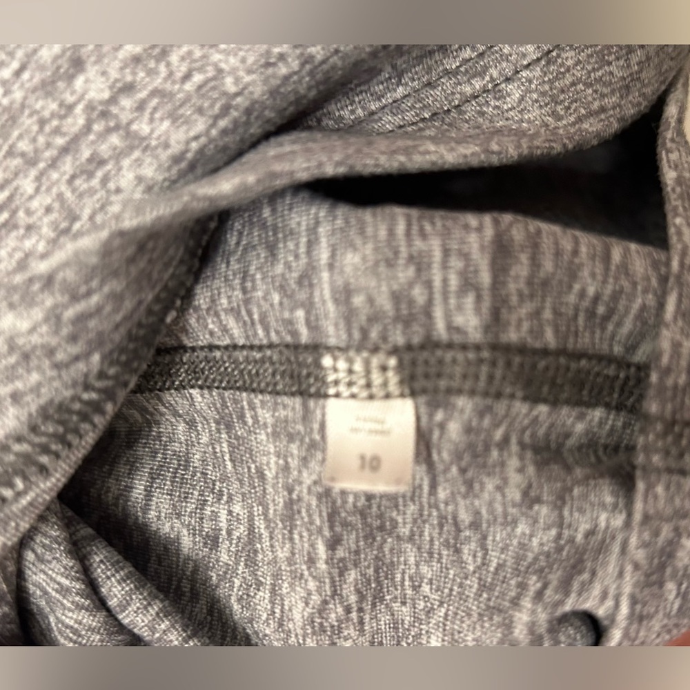 IVIVVA by LULULEMON girls grey racer back tank in excellent condition size 10 - Picture 4 of 4